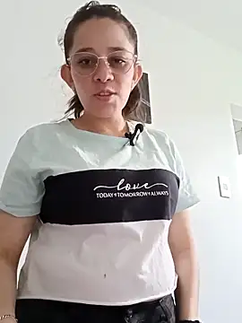 Isabella5 Brown  online show from 10-21-25, 08:19