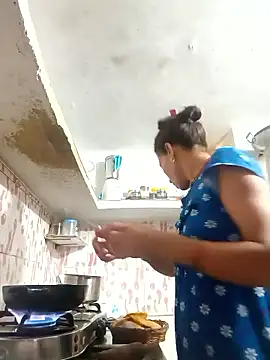 ISHANI-SINGH online show from 06-18-26, 03:16