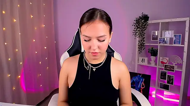 Snapshot of CindySparkl chatting on 10-05-25, 04:25 CindySparkl online show from 10-05-25, 04:25