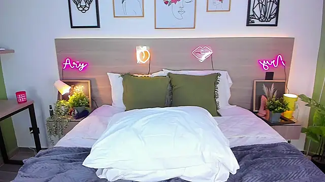 Snapshot of arielmishel chatting on 09-24-25, 06:42 arielmishel online show from 09-24-25, 06:42