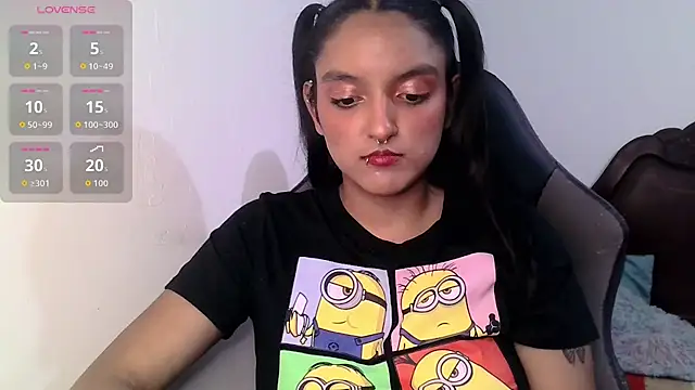 Snapshot of Ari_20_ chatting on 10-15-25, 12:09 Ari 20 online show from 10-15-25, 12:09