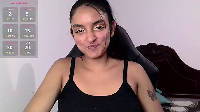 Snapshot of Ari_20_ chatting on 09-29-25, 11:43 Ari 20 online show from 09-29-25, 11:43