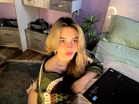 Chloe Ravens online show from 11-07-25, 07:02