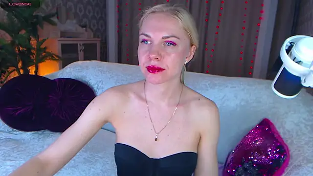 LiSinDoll online show from 11-27-25, 06:47