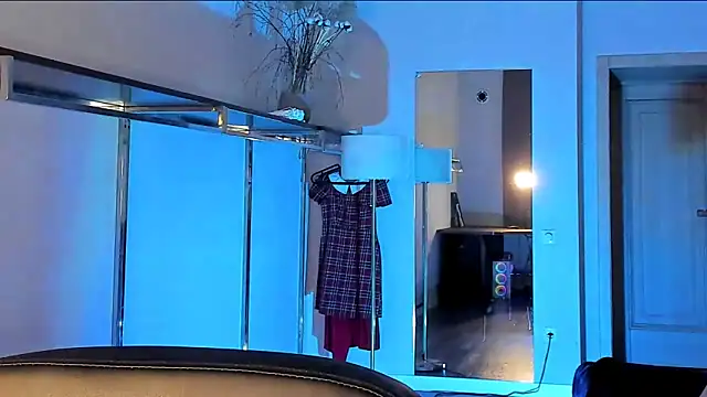 Meri Cutte online show from 12-15-25, 01:39