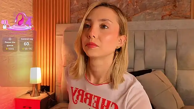 Snapshot of miaroldan chatting on 10-11-25, 11:55 miaroldan online show from 10-11-25, 11:55