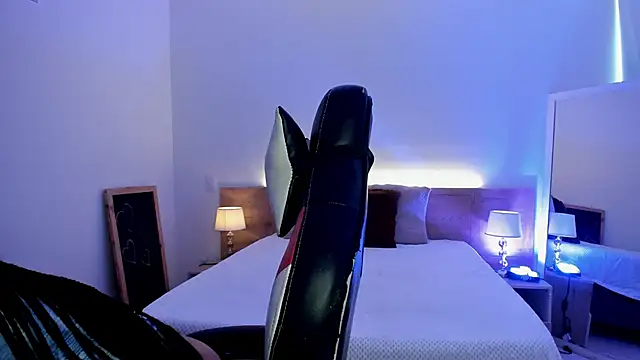 Dakota Mars online show from 12-15-25, 07:31