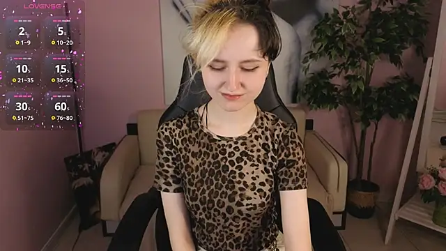 girl next doorr online show from 03-01-26, 01:11