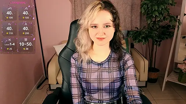 girl next doorr online show from 07-04-26, 12:53