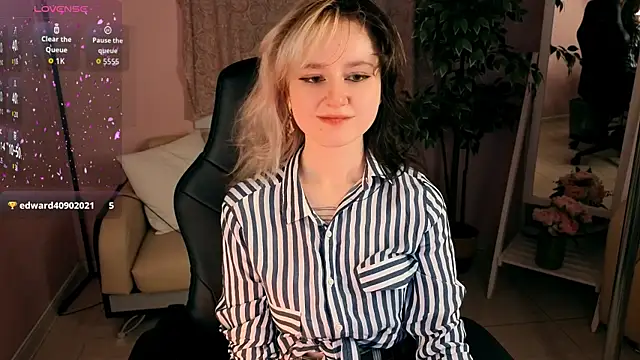 girl next doorr online show from 07-10-26, 01:22
