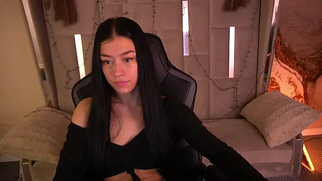 FataleNellie online show from 04-13-26, 09:41