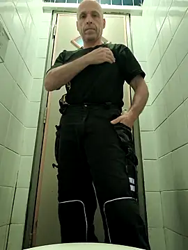 Snapshot of fergi1999 chatting on 02-12-26, 04:23 fergi1999 online show from 02-12-26, 04:23