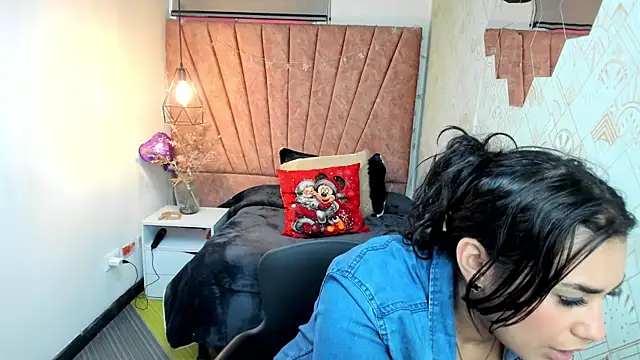 Lia Blake  online show from 12-20-25, 12:30