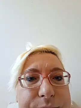 Snapshot of VikaKing chatting on 12-02-25, 09:22 VikaKing online show from 12-02-25, 09:22