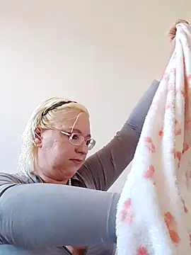 Snapshot of VikaKing chatting on 11-12-25, 10:08 VikaKing online show from 11-12-25, 10:08