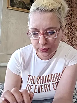 VikaKing online show from 04-18-26, 08:16