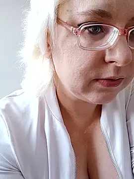 Snapshot of VikaKing chatting on 01-08-26, 12:11 VikaKing online show from 01-08-26, 12:11