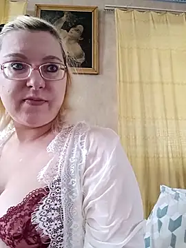 Snapshot of VikaKing chatting on 02-25-26, 10:04 VikaKing online show from 02-25-26, 10:04