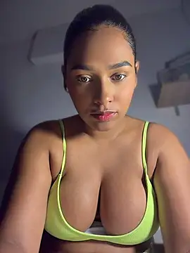 ericajohnson  online show from 04-08-26, 12:28