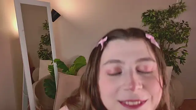 Queen Michelle  online show from 03-08-26, 02:04