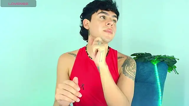 CamiiGuzmanX online show from 12-16-25, 08:46