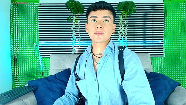 CamiiGuzmanX online show from 03-21-26, 08:24