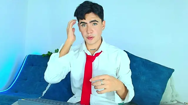 CamiiGuzmanX online show from 11-07-25, 08:35