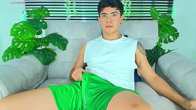 CamiiGuzmanX online show from 04-14-26, 08:47