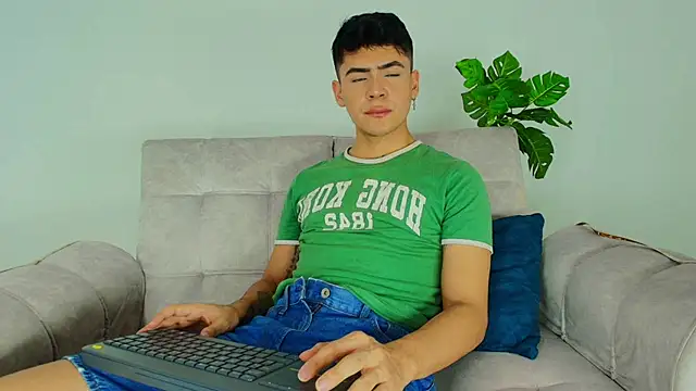 CamiiGuzmanX online show from 10-09-25, 08:09