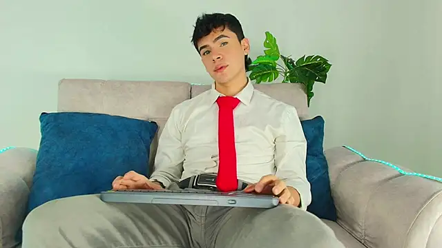 CamiiGuzmanX online show from 10-01-25, 08:02