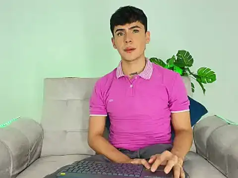 CamiiGuzmanX online show from 09-22-25, 08:04