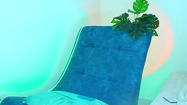 CamiiGuzmanX online show from 10-31-25, 08:27