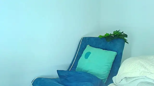 CamiiGuzmanX online show from 11-12-25, 09:40