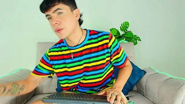 CamiiGuzmanX online show from 09-25-25, 07:31