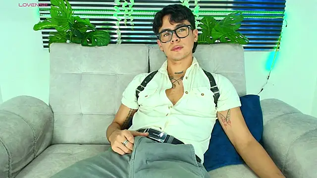 CamiiGuzmanX online show from 02-04-26, 07:42