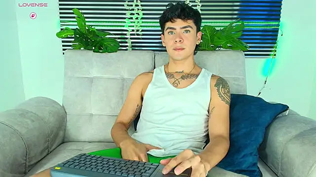 CamiiGuzmanX online show from 02-05-26, 08:04