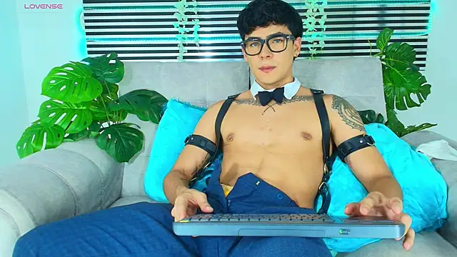 CamiiGuzmanX online show from 04-21-26, 10:05