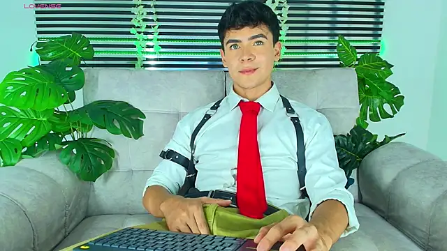 CamiiGuzmanX online show from 04-11-26, 09:40