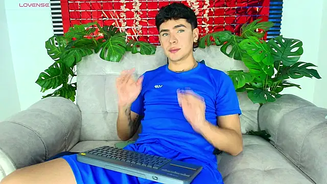 CamiiGuzmanX online show from 02-21-26, 09:39