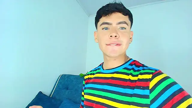 CamiiGuzmanX online show from 11-13-25, 08:57