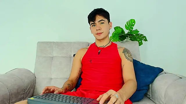 CamiiGuzmanX online show from 09-26-25, 08:38