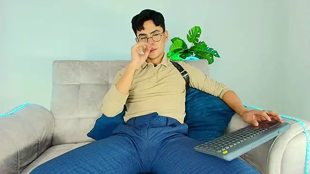 CamiiGuzmanX online show from 09-24-25, 07:53