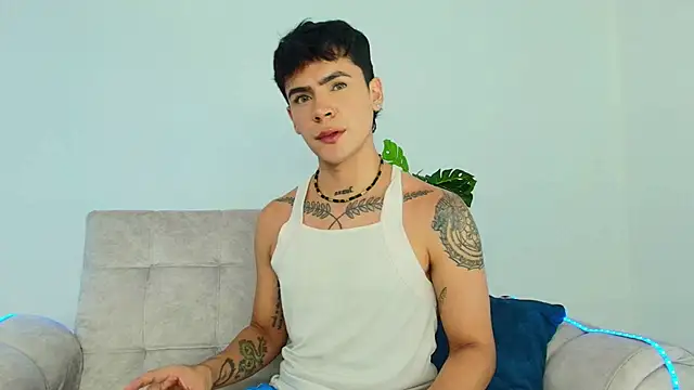 CamiiGuzmanX online show from 10-02-25, 07:39