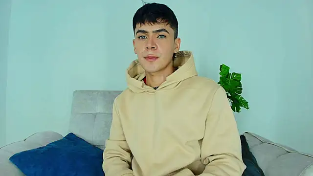 CamiiGuzmanX online show from 10-11-25, 11:28