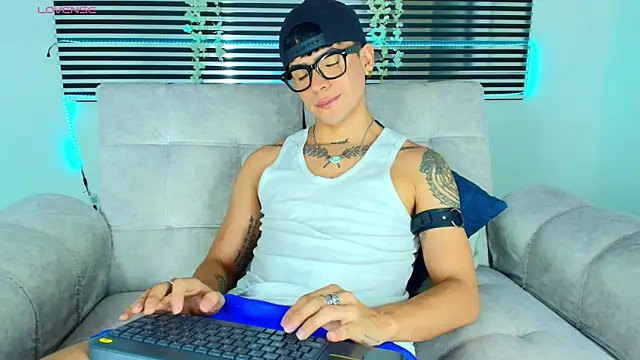 CamiiGuzmanX online show from 03-31-26, 07:38