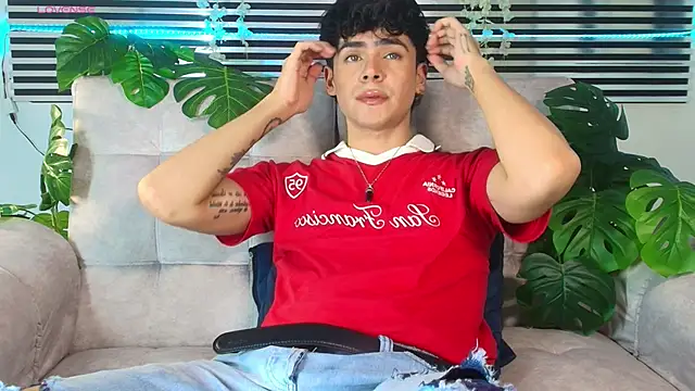 CamiiGuzmanX online show from 05-20-26, 09:23
