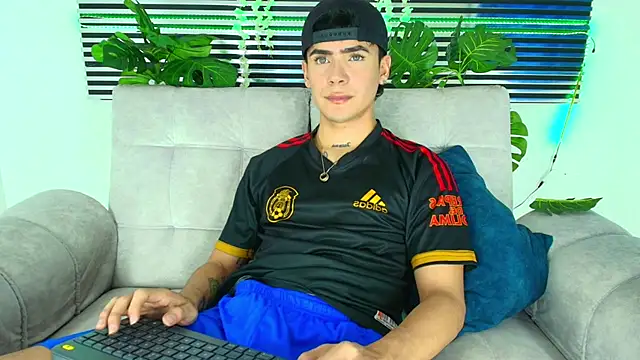 CamiiGuzmanX online show from 02-02-26, 08:08