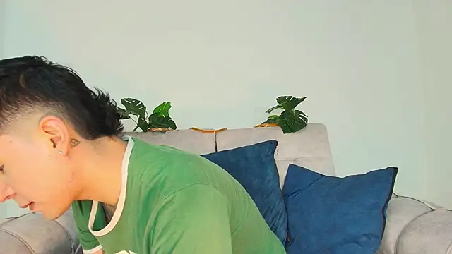 CamiiGuzmanX online show from 09-10-25, 07:46