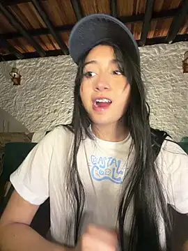 Snapshot of kaori_77 chatting on 06-19-26, 05:24 kaori 77 online show from 06-19-26, 05:24
