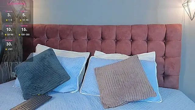 Tania 77  online show from 12-14-25, 12:11